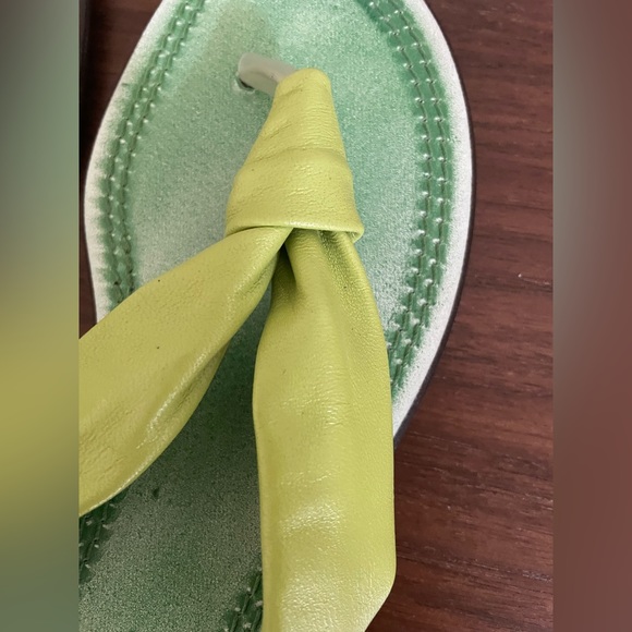 Made in Italy Lalu Green Flat Bonded Leather Sandals Size 37 - Picture 6 of 11